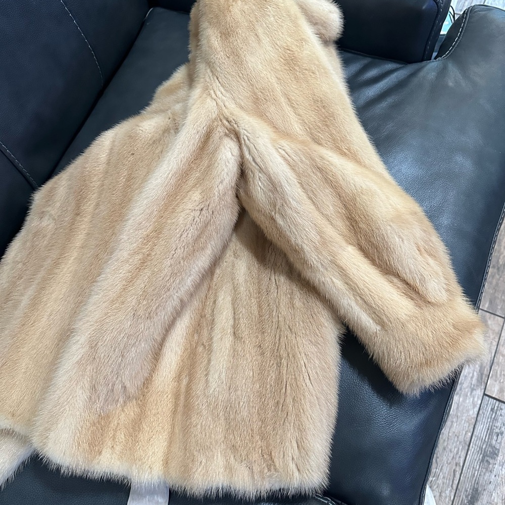 Luxurious Tan Faux Fur Coat with Matching Hat - Picture 9 of 15